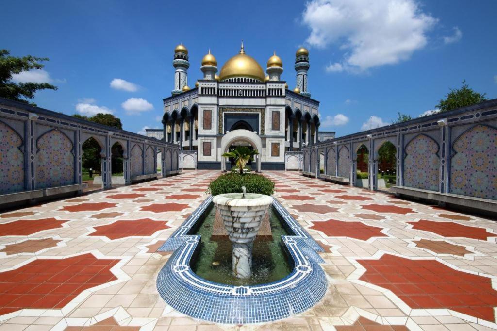 Higher Hotel Bandar Seri Begawan Exterior foto